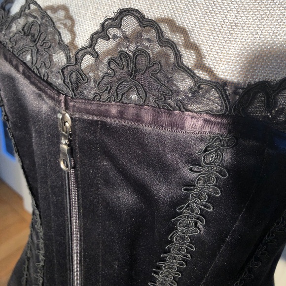 Authentic brocade steel boned custom corset. - Picture 2 of 7